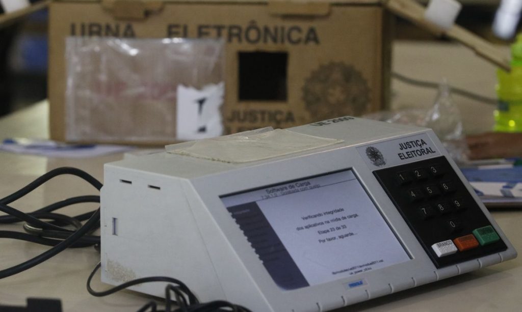 Sete urnas eletrônicas precisam ser trocadas nas primeiras horas de votação no AM