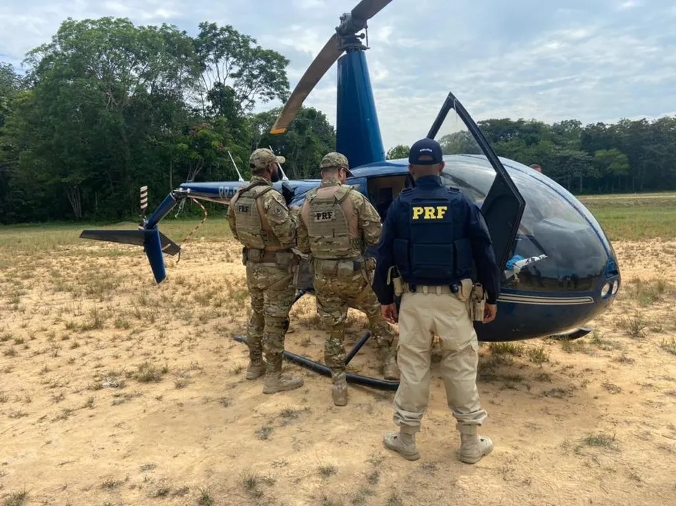 Mais de 200 kg de drogas são encontrados pela PRF em helicóptero abandonado no AM