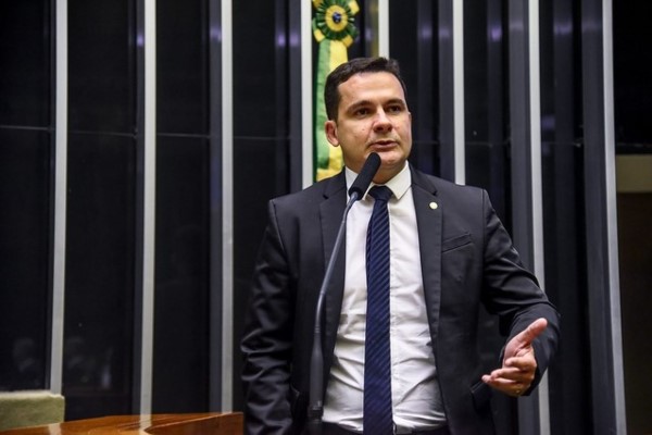 Rosiene Carvalho l Deputado federal Capitão Alberto Neto propõe que recém-eleitos sejam munidos de informações que favoreçam atuação pró-ZFM